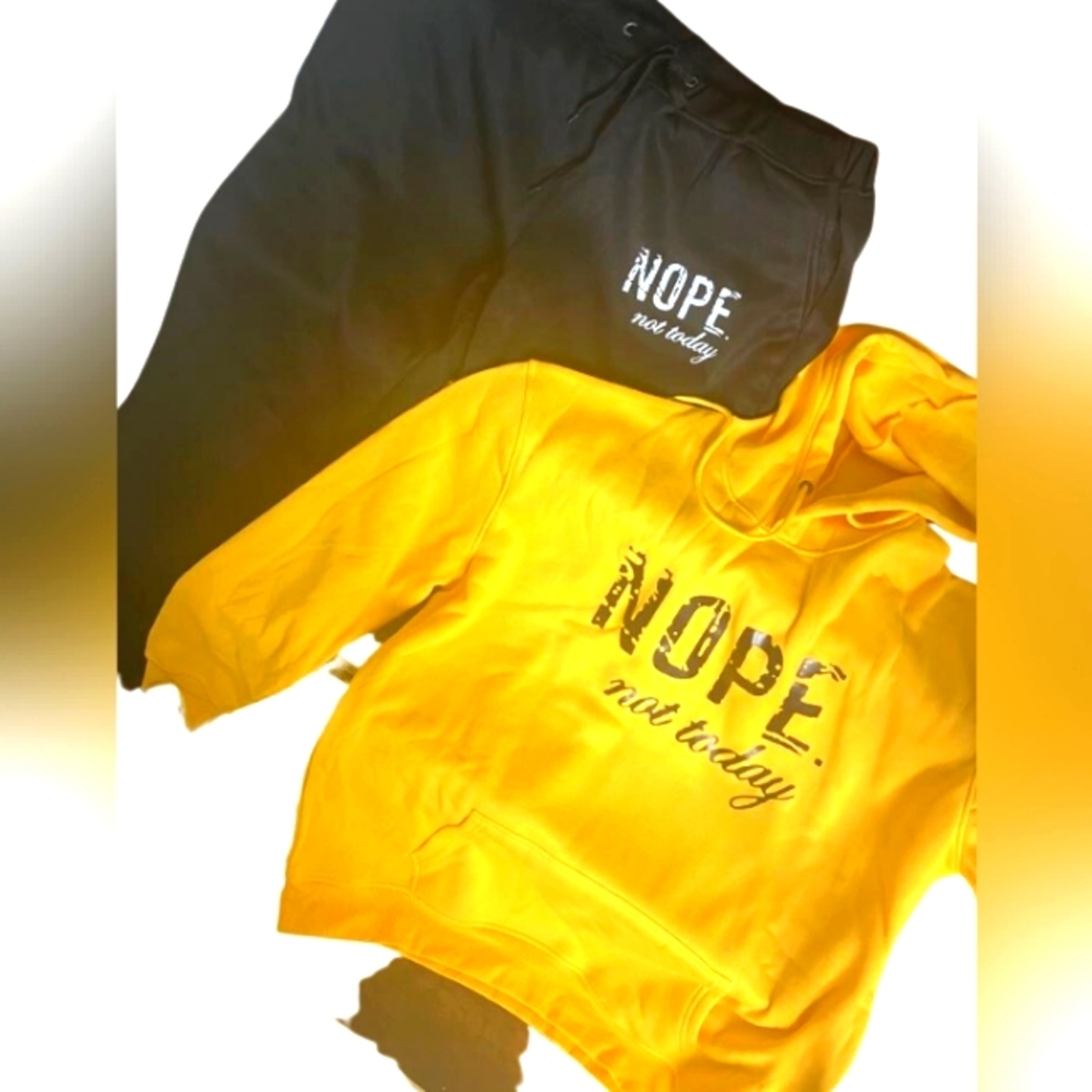 Sweatshirt & pants. Yellow 2XL